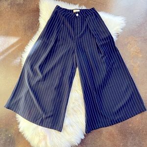 ✂️ BNWT Pinstripe Navy Blue Wide Leg Pants